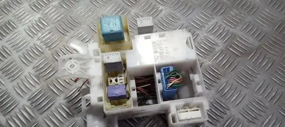 Toyota Corolla E120 E130 Fuse box set 7019TA1 7019TA-1