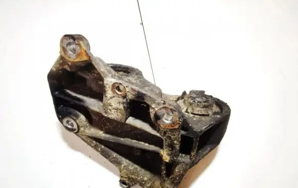 Peugeot 605 Engine mount bracket
