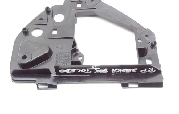 Seat Toledo II (1M) Centre console side trim front 8L0858388A