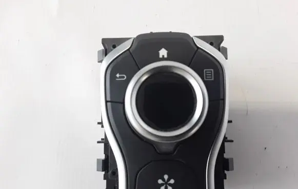 Multifunctional control switch/knob