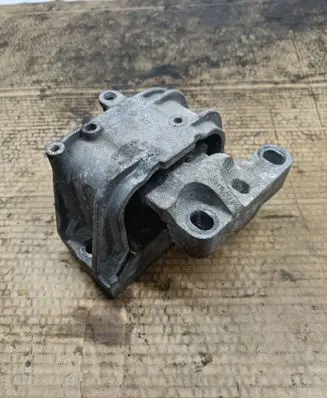 Skoda Yeti (5L) Engine mount bracket 1K0199262M
