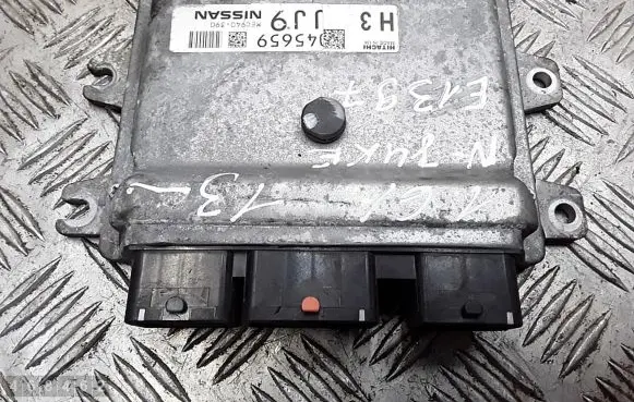 Nissan Juke I F15 Engine control unit/module MEC940390
