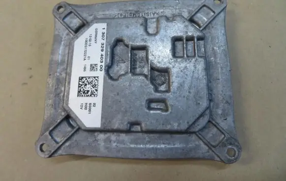 Peugeot 308 Xenon control unit/module 130732940300