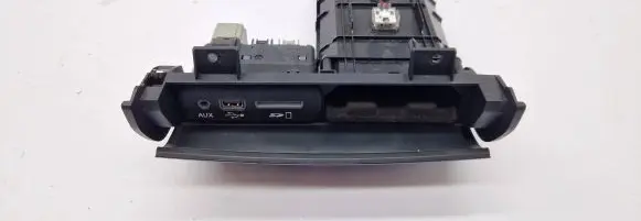 Maserati Ghibli USB socket connector 670066186 101660000109 10166001