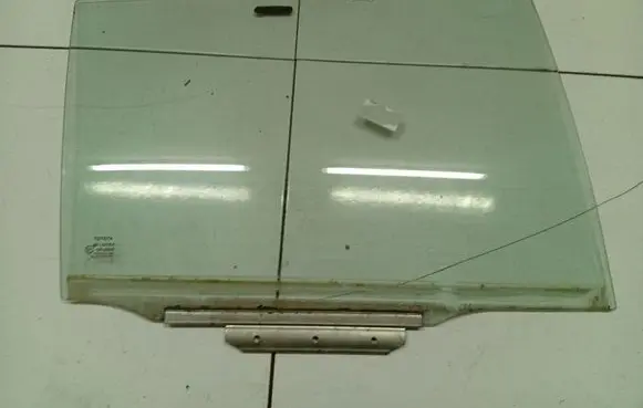 Toyota Avensis T250 Rear door window glass As2