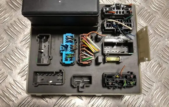 Ford Focus Fuse box set 518239801 98AG14A073CG