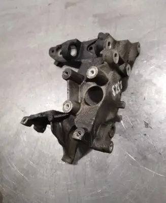 Citroen C4 II Engine mounting bracket 9684613880