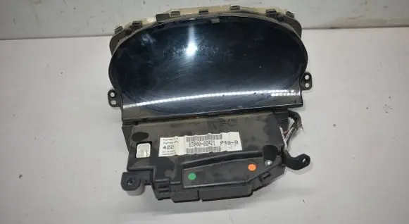Toyota Yaris Speedometer (instrument cluster) 838000D421