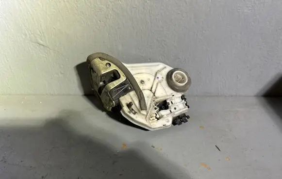 Toyota Hilux (AN120, AN130) Rear door lock 690600K120 690600KT80
