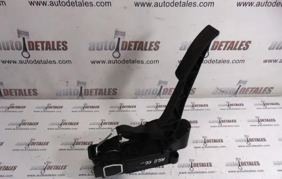 Mercedes-Benz B W245 Accelerator throttle pedal A1693000204