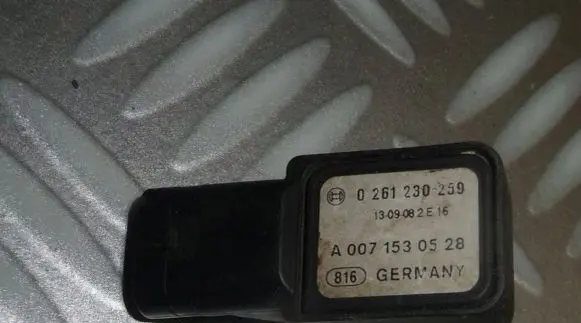 Mercedes-Benz E W212 Air pressure sensor A0071530528