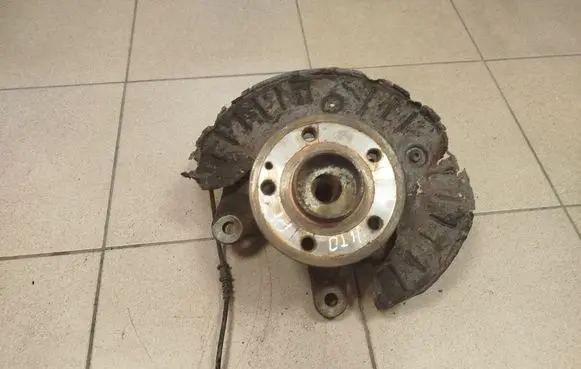 Front wheel hub