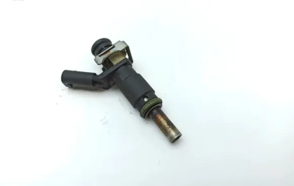 Mercedes-Benz SLK R171 Fuel injector A2720780249 6165B04757