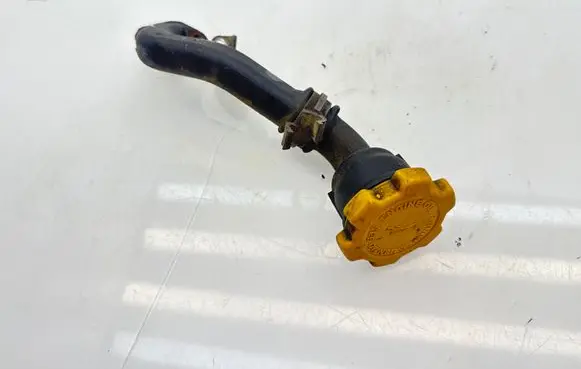 Subaru Forester SG Oil fill pipe