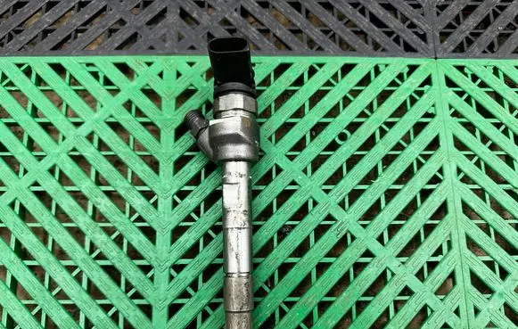 BMW 5 G30 G31 G38 Fuel injector 8579236