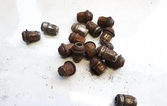 Toyota Corolla E120 E130 Nuts/bolts 