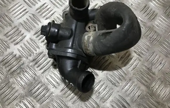 Volkswagen Golf II Engine coolant pipe/hose 030121117c 030121117