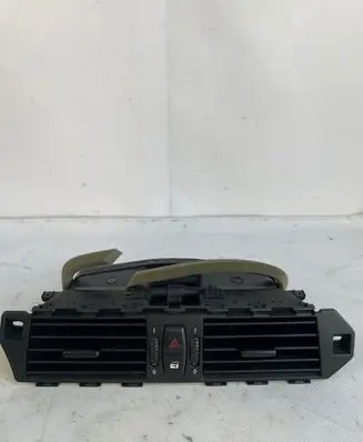 BMW 5 E60 E61 Dash center air vent grill 7009275