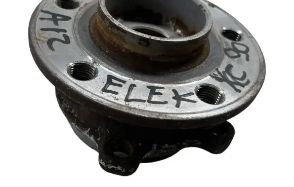Rear wheel hub