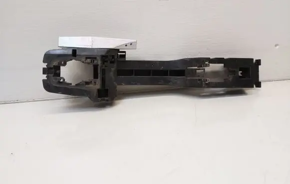 Rear door exterior handle/bracket