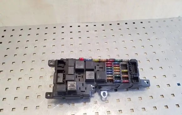 Volvo S80 Fuse module 8678449 518828009