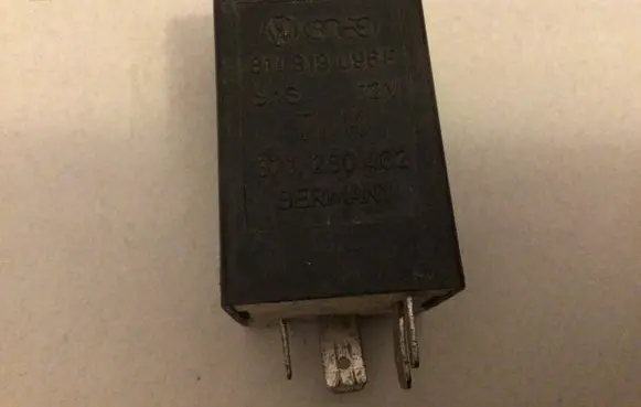 Volkswagen Golf II Other relay 371280462 811919096F