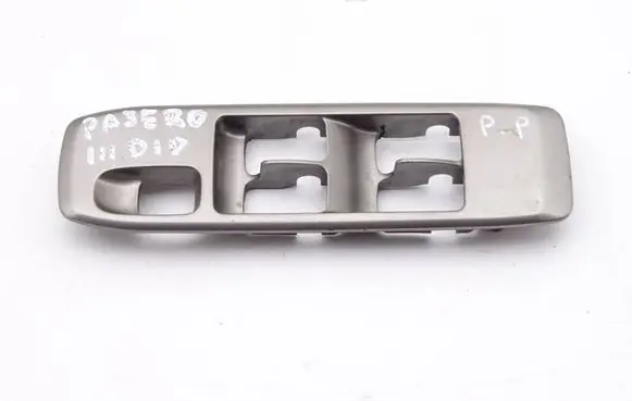 Mitsubishi Pajero Fog light switch MN123321