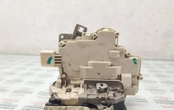 Audi A4 S4 B8 8K Rear door lock 8K0839015