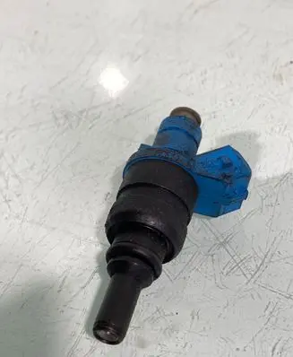 Audi A4 S4 B5 8D Fuel injector 05813355if