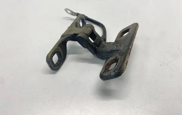 Tailgate/trunk/boot hinge