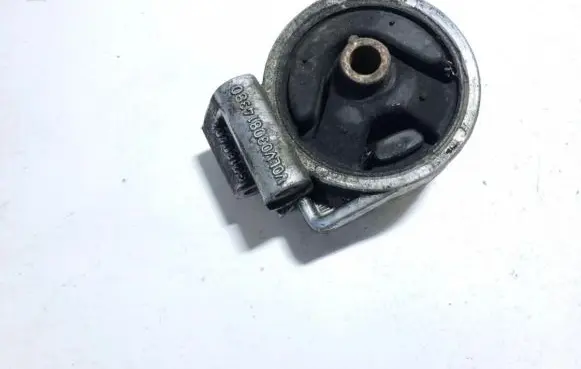 Volvo S40, V40 Engine mount bracket 3318040 30814380
