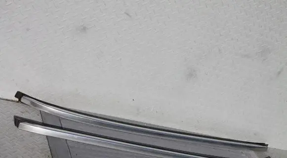 Roof bar rail