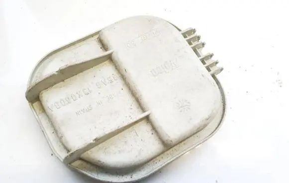 Ford Escort Headlight/headlamp dust cover 95AG13K060BA