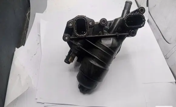 Renault Trafic III (X82) Oil filter mounting bracket 70375888