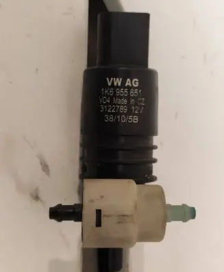 Volkswagen Golf VII Windscreen/windshield washer pump 1K6955651