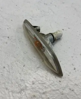 BMW 5 E60 E61 Front fender indicator light 7165741