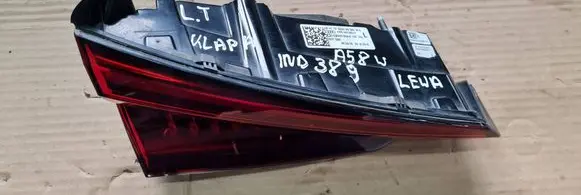 Tailgate rear/tail lights