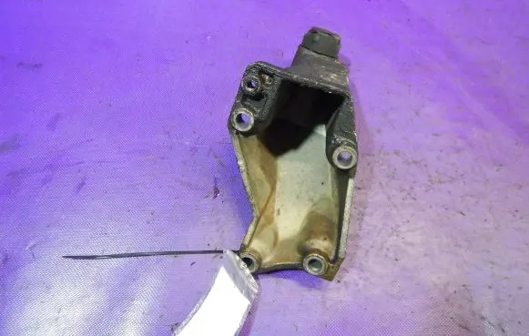 Audi A4 S4 B5 8D Engine mounting bracket 8D0199307H