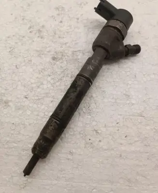 Hyundai i40 Fuel injector 0445110411