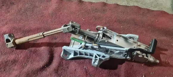 Volvo C30 Steering wheel axle 30793586