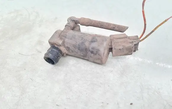 Volvo XC70 Windscreen/windshield washer pump