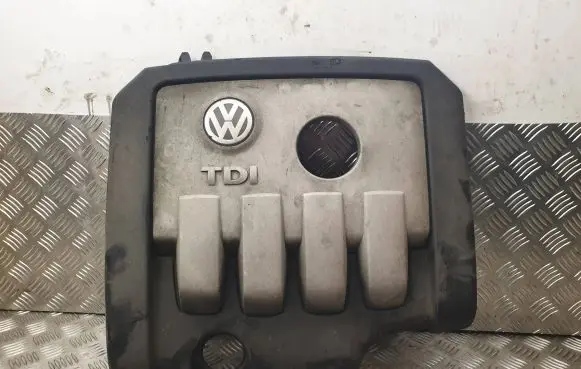 Volkswagen Touran I Engine cover (trim) 03G103925