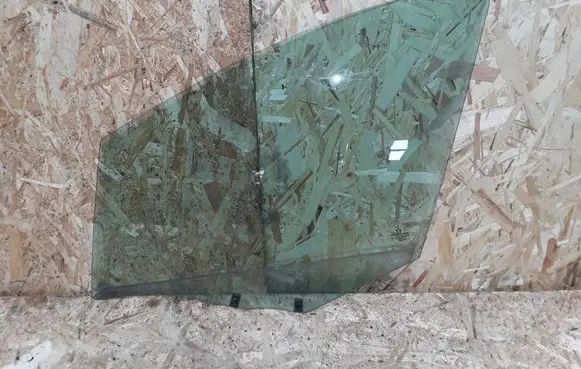 Peugeot 308 Front door window glass four-door
