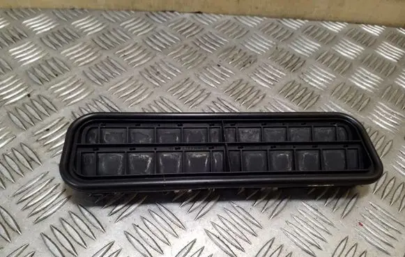 Mercedes-Benz CLS C219 Quarter panel pressure vent A2118300042