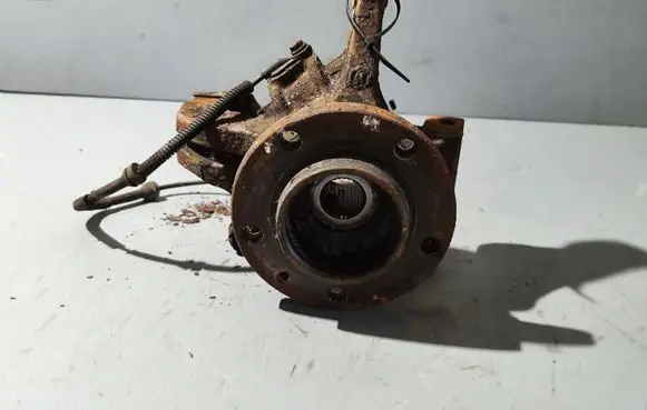 Renault Master II Front wheel hub spindle knuckle 7700314557