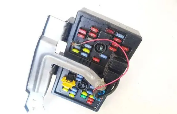 Chevrolet Captiva Fuse box set 96821082 10c08 9682108210c08