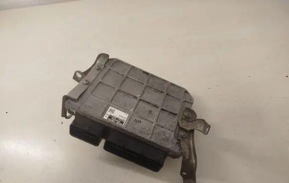 Toyota Auris 150 Engine control unit/module 8966102E71