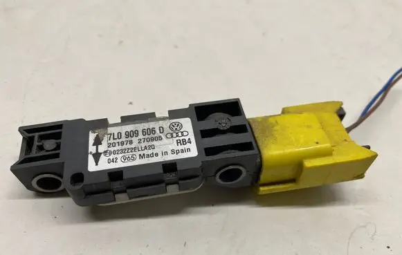 Volkswagen Touareg I Airbag deployment crash/impact sensor 7L0909606D
