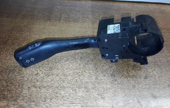 Volkswagen PASSAT B5 Indicator stalk 8L0953513G