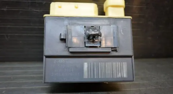Citroen C5 Glow plug pre-heat relay 9652021180
